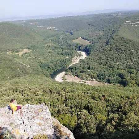Eco Tent 4 Pers In De Krachtige Natuur Met Uitzicht Op Bergen En Rivier Luxury tent
