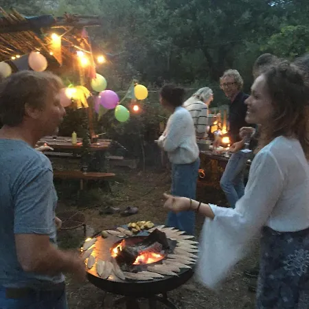 Luxury tent Eco Tent 4 Pers In De Krachtige Natuur Met Uitzicht Op Bergen En Rivier Montclus (Gard)